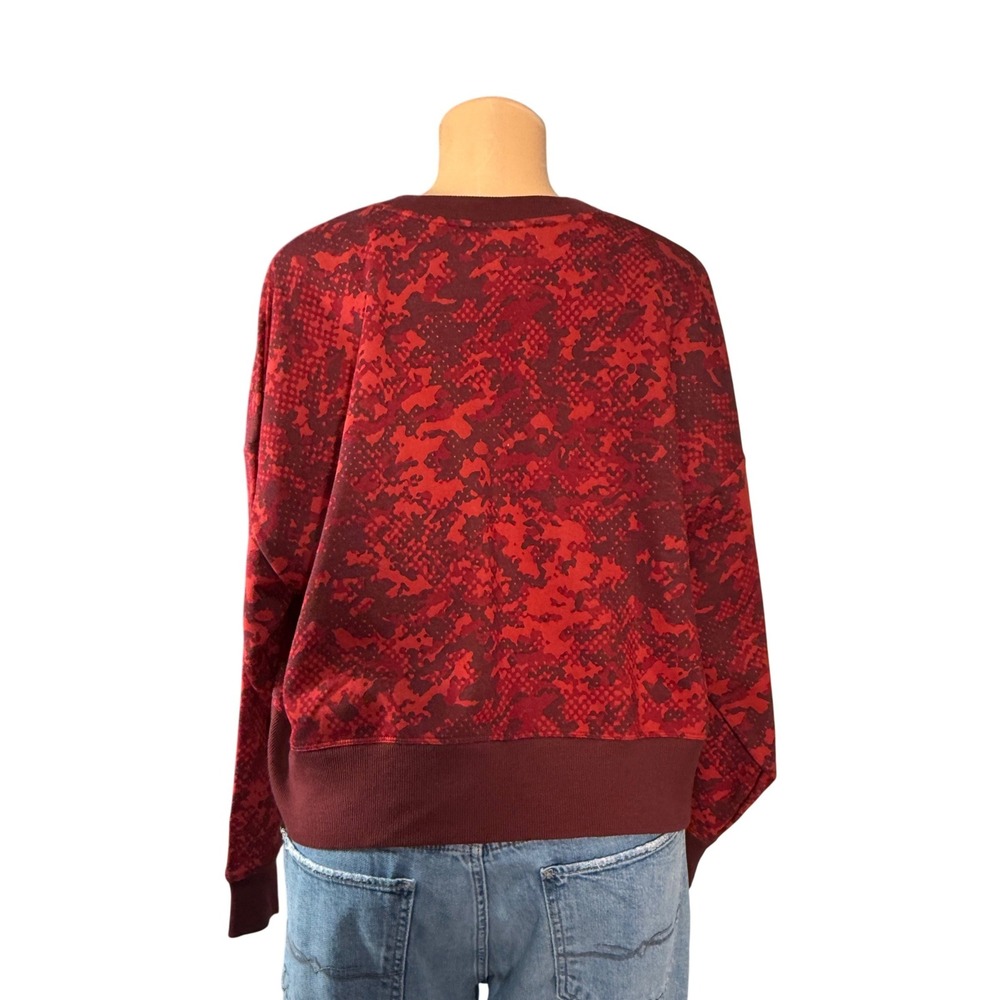 Under Armour Sweatshirt Womens Medium Red Camo Cropped Pullover Excellent - Picture 2 of 9